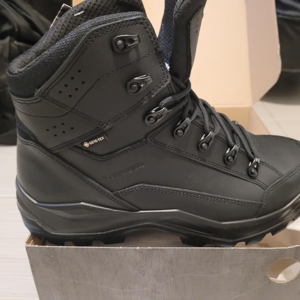 BOTTINES LOWA NEUVE 44