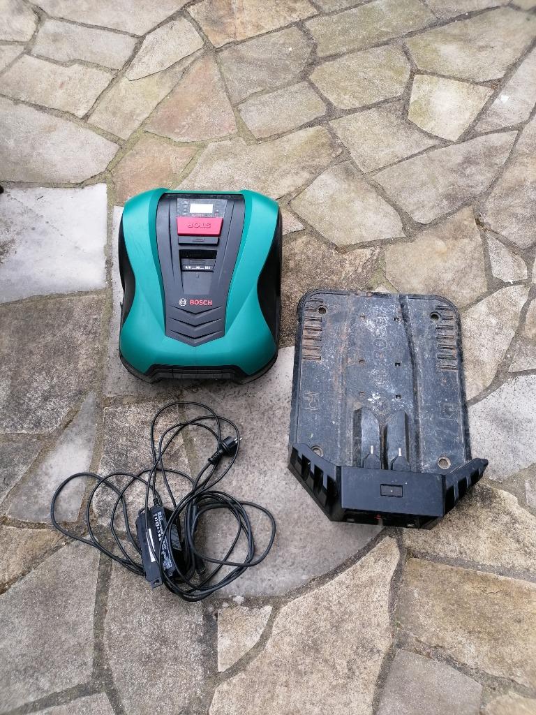 Robot tondeuse Bosch Indego 400, Enlèvement, Utilisé, 20 à 25 cm, BOSCH