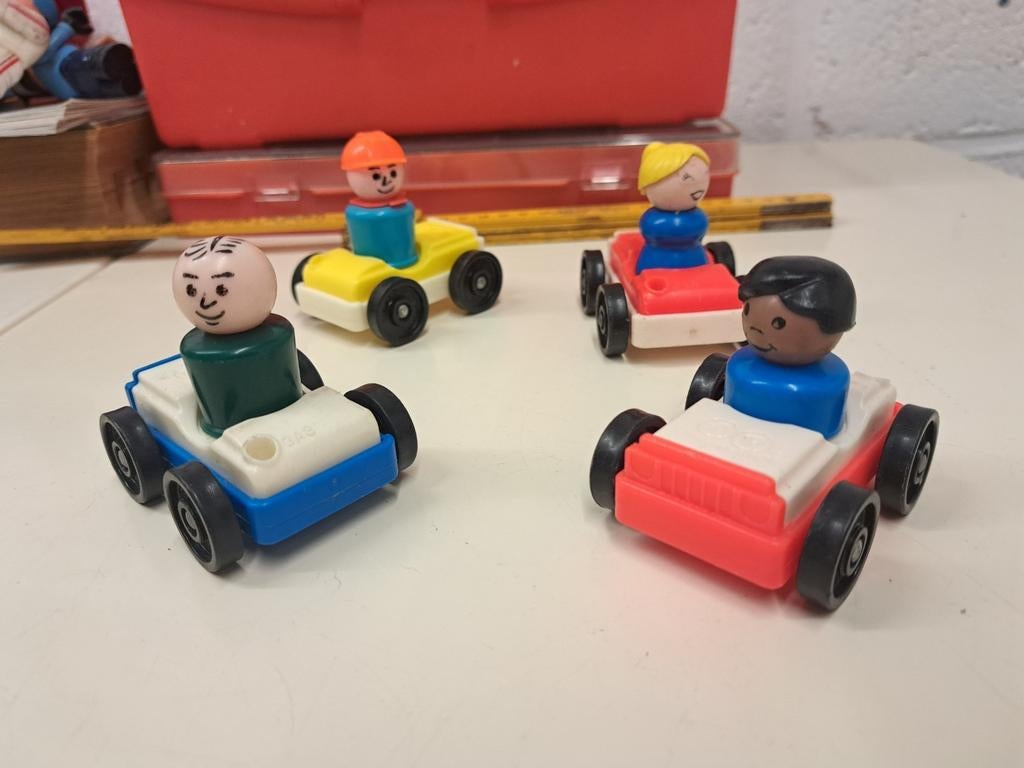 4 fisher price autootjes met mannetjes vintage, Kinderen en Baby's, Speelgoed | Fisher-Price, Ophalen of Verzenden, Zo goed als nieuw