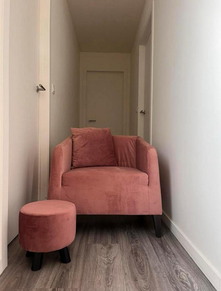 Recor Fauteuil met poefje velours roze, Huis en Inrichting, Ophalen, Gebruikt, Minder dan 75 cm, 125 cm of meer