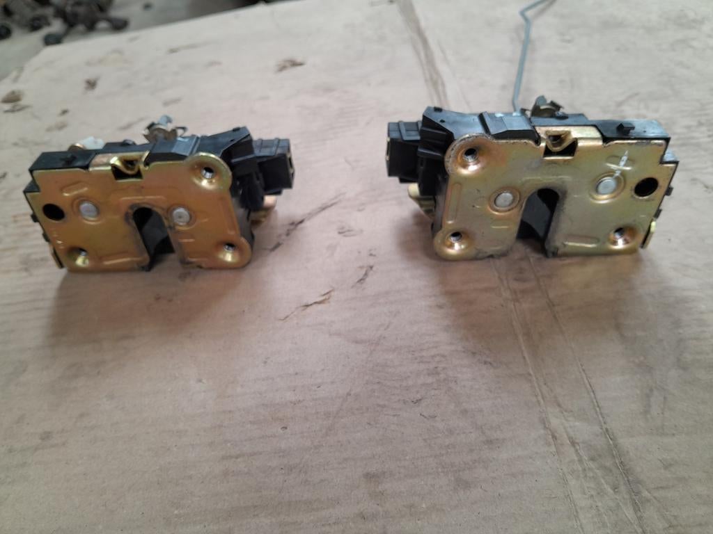 Serrures DE PORTES AVANT RENAULT KANGOO 1 // 5060 AUVELAIS, Enlèvement ou Envoi, Renault, Utilisé, Porte