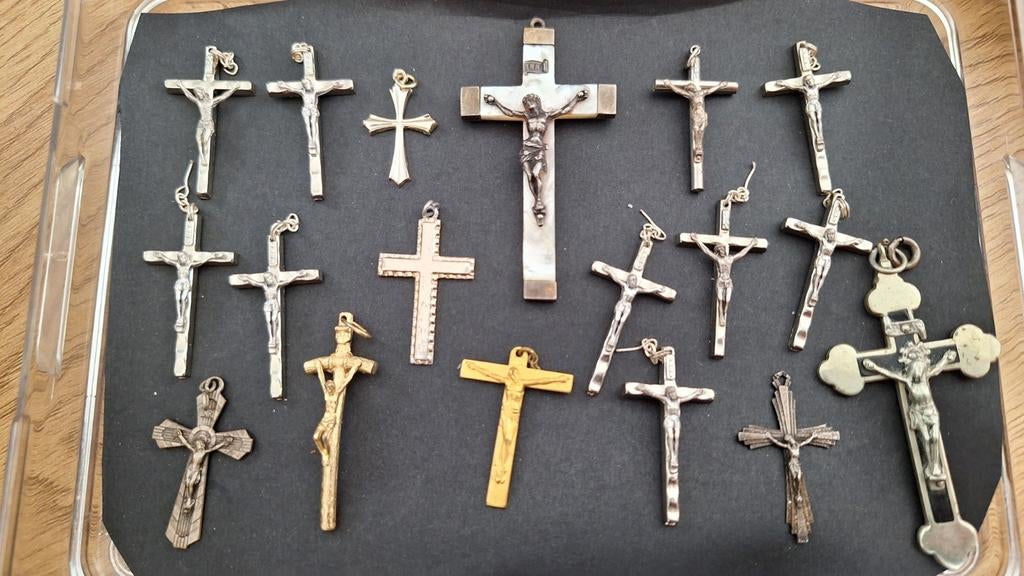 Lot d ancien pendentif crucifix !, Enlèvement ou Envoi, Utilisé