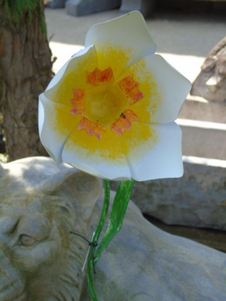 statue pic fleur en fer forgé couleurs . jonquille ., Enlèvement, Neuf, Métal, Autres types