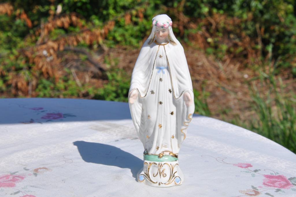 §  vierge couronne a la rose en porcelaine (1), Ophalen of Verzenden