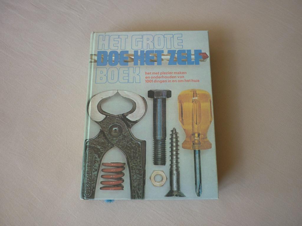 Het grote Doe Het Zelf Boek - Roland Goock, Boeken, Hobby en Vrije tijd, Zo goed als nieuw, Houtbewerking, Ophalen of Verzenden
