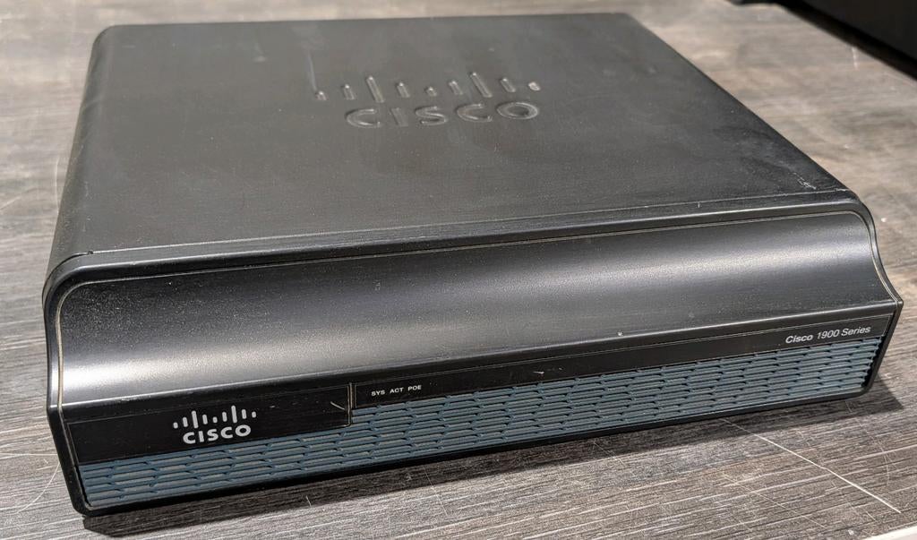 Cisco 1941 Integrated Services Router, Enlèvement, Utilisé