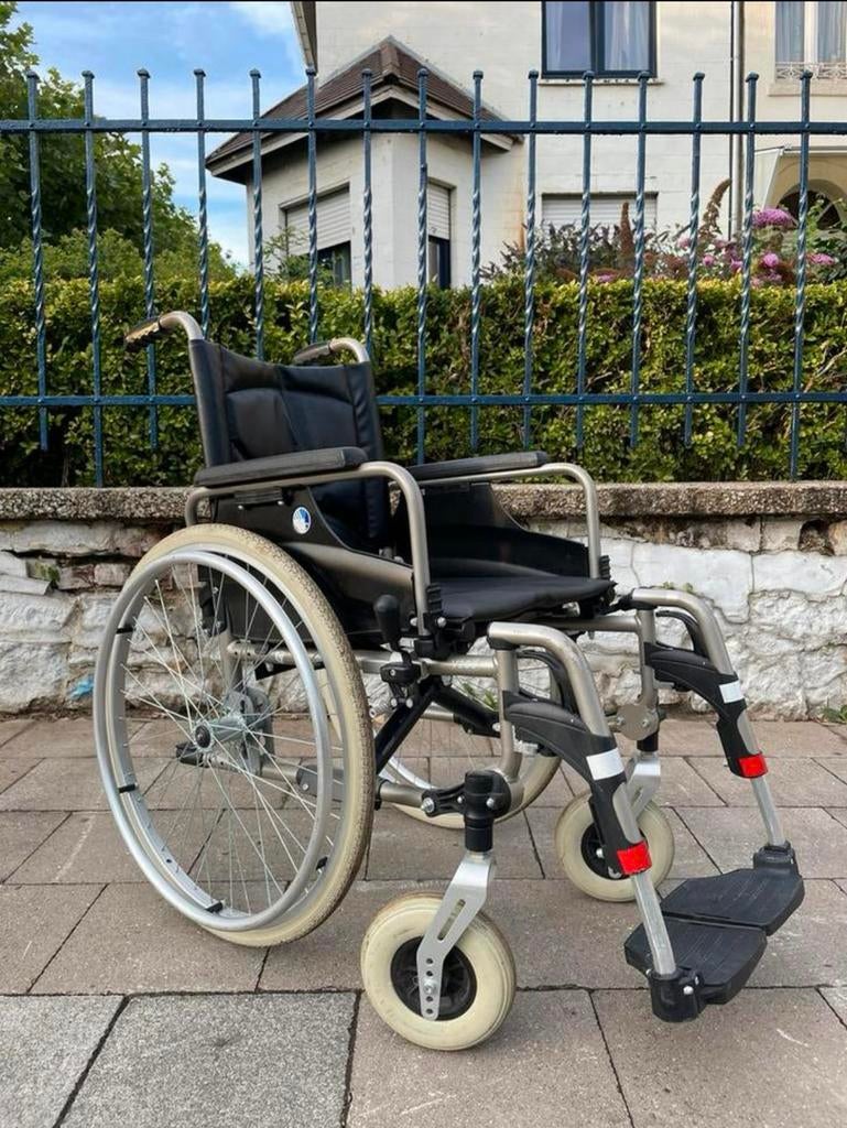 Chaise roulante pliable Vermeiren V 200 état neuf, Enlèvement ou Envoi, Pliant, Comme neuf, Fauteuil roulant manuel