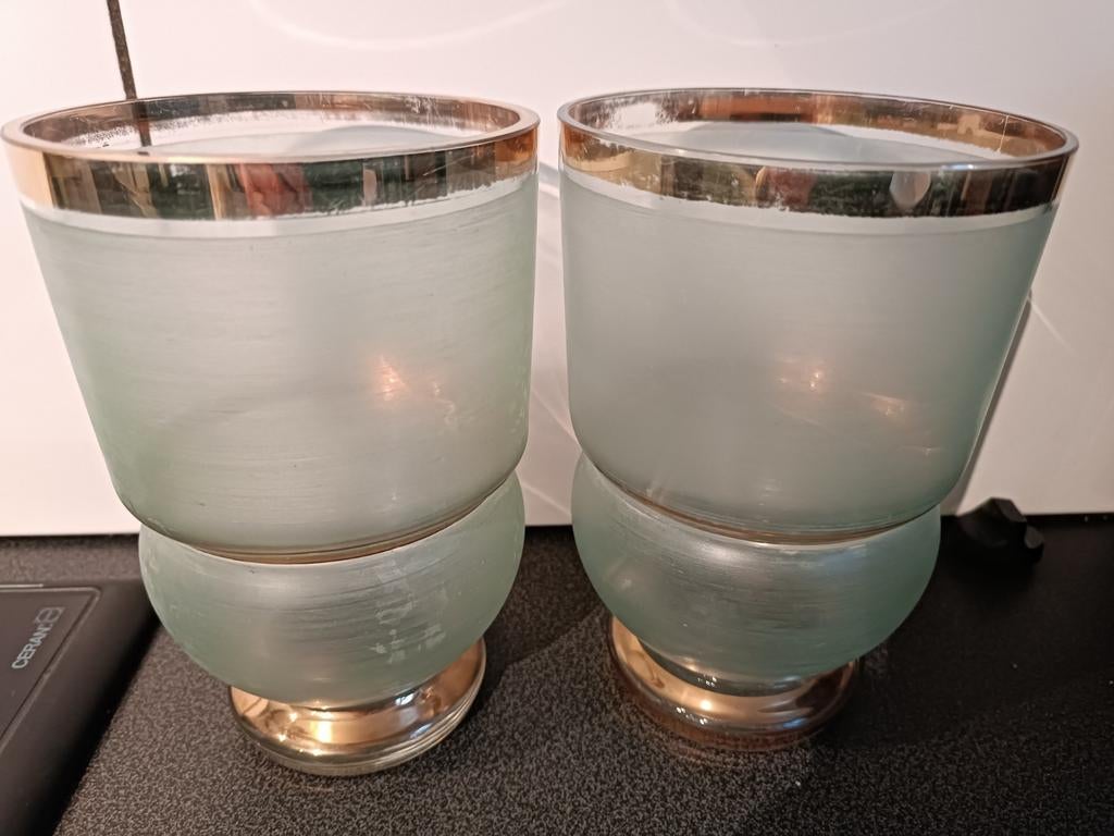 Art deco Boomse vaas groen mat glas met gouden randen., Antiek en Kunst, Ophalen