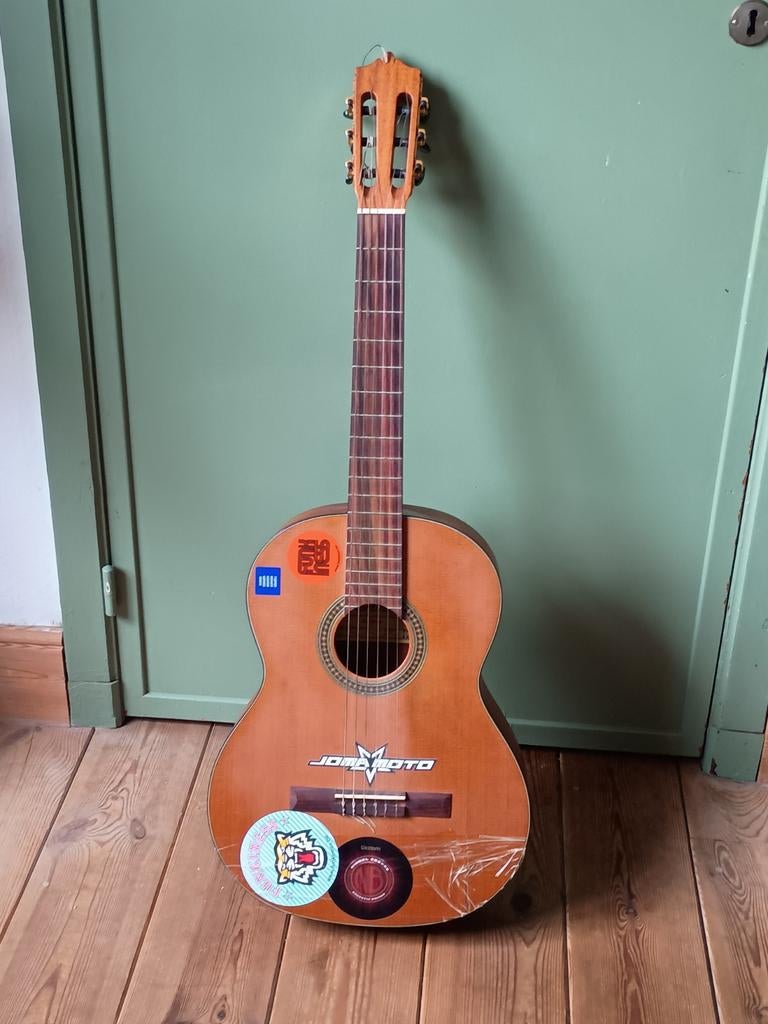 Martinez

 Gitaar, Musique & Instruments, Instruments à corde | Guitares | Acoustiques, Enlèvement ou Envoi