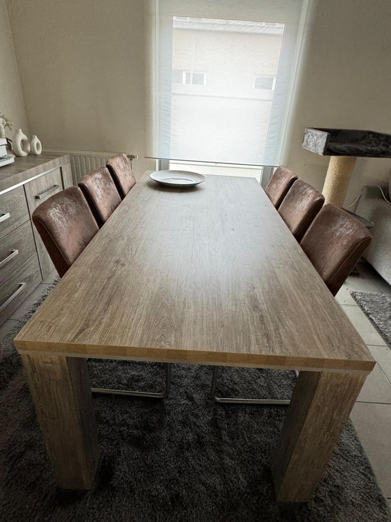 eettafel + 8 stoelen in massief hout, Ophalen