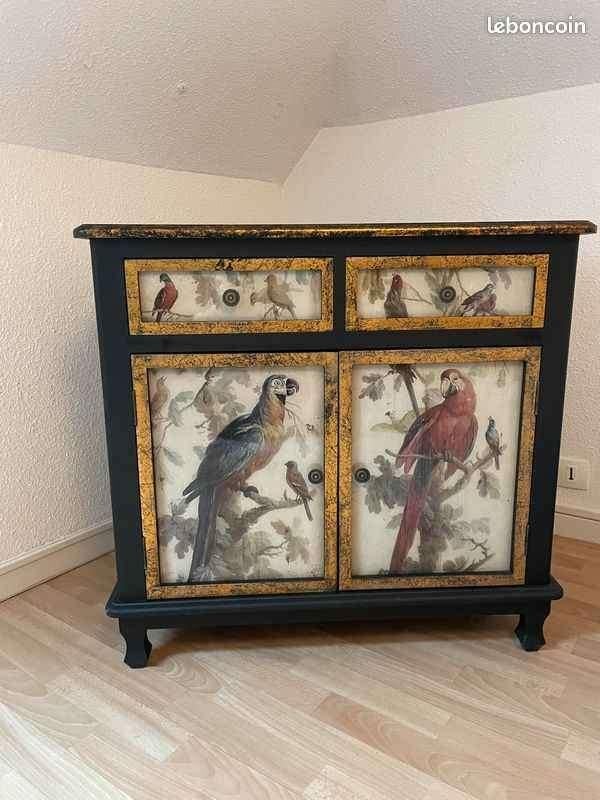 Kastje met vogelprint + Nachtkastje ( beide voor 200 euro), Enlèvement ou Envoi