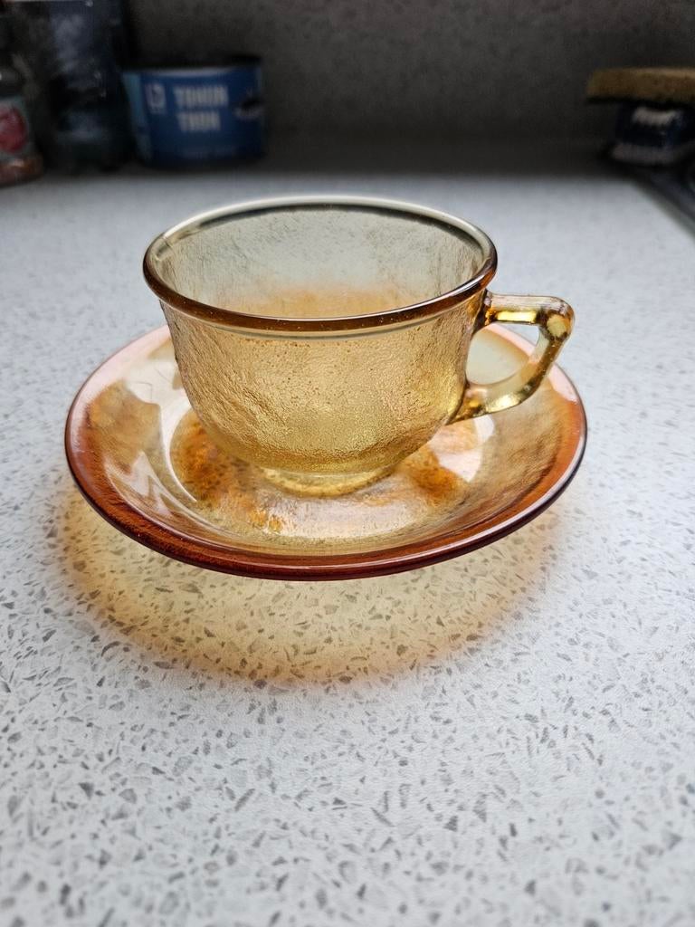 6 tasses brune et sous tasses, Enlèvement
