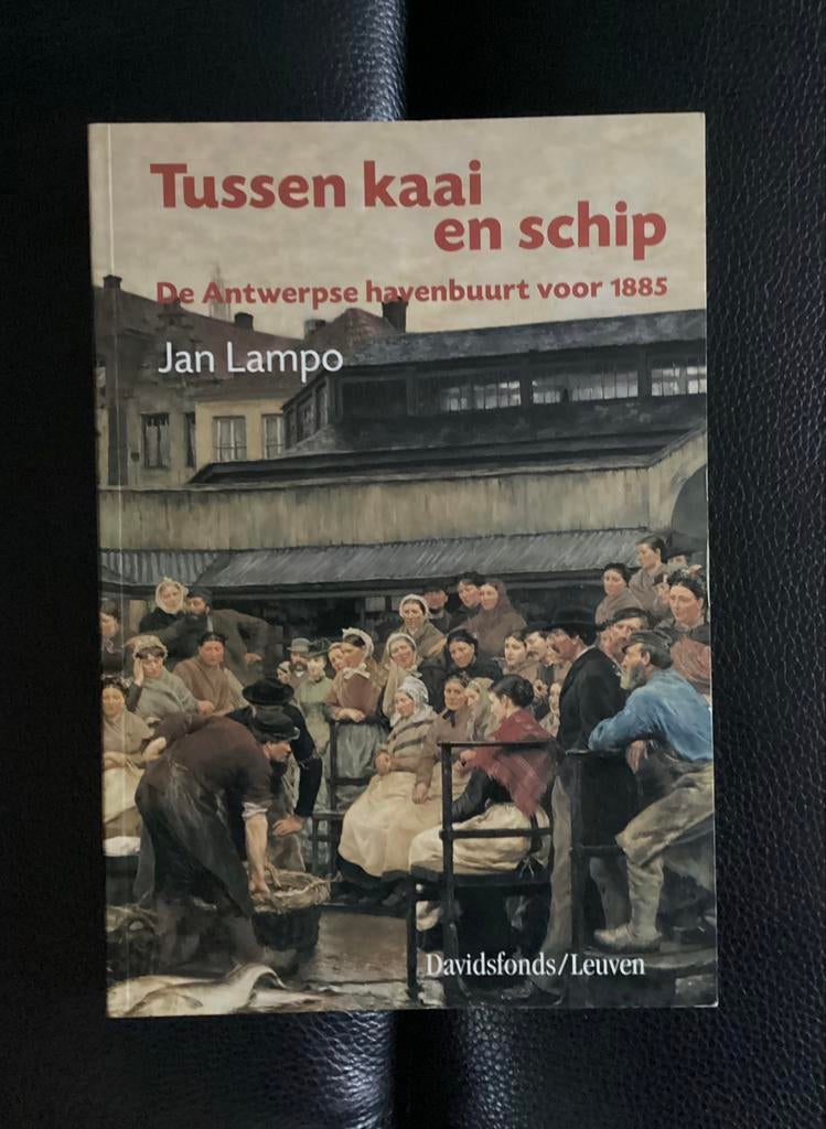 Tussen kaai en schip, Ophalen of Verzenden, Zo goed als nieuw