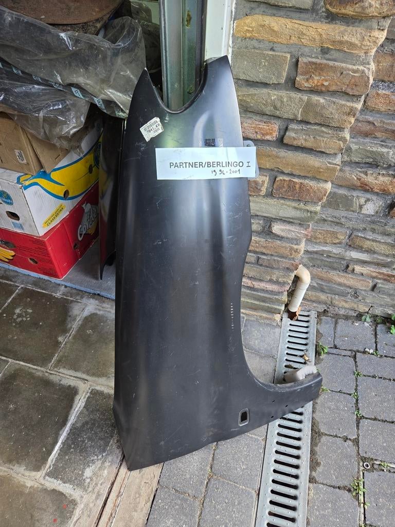 Spatbord rechts Peugeot Partner Citroën Berlingo 1996-2001, Auto-onderdelen, Ophalen of Verzenden, Voor, Citroën, Spatbord