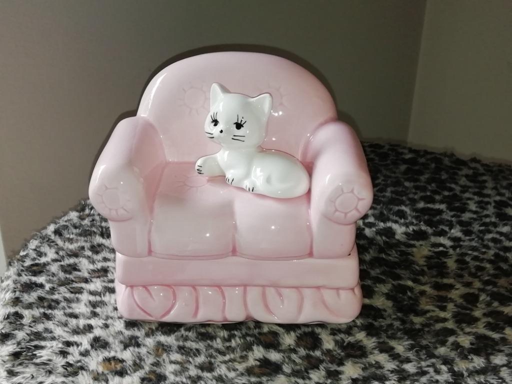 Jolie boîte à bijoux chat blanc sur fauteuil, Antiquités & Art, Enlèvement ou Envoi