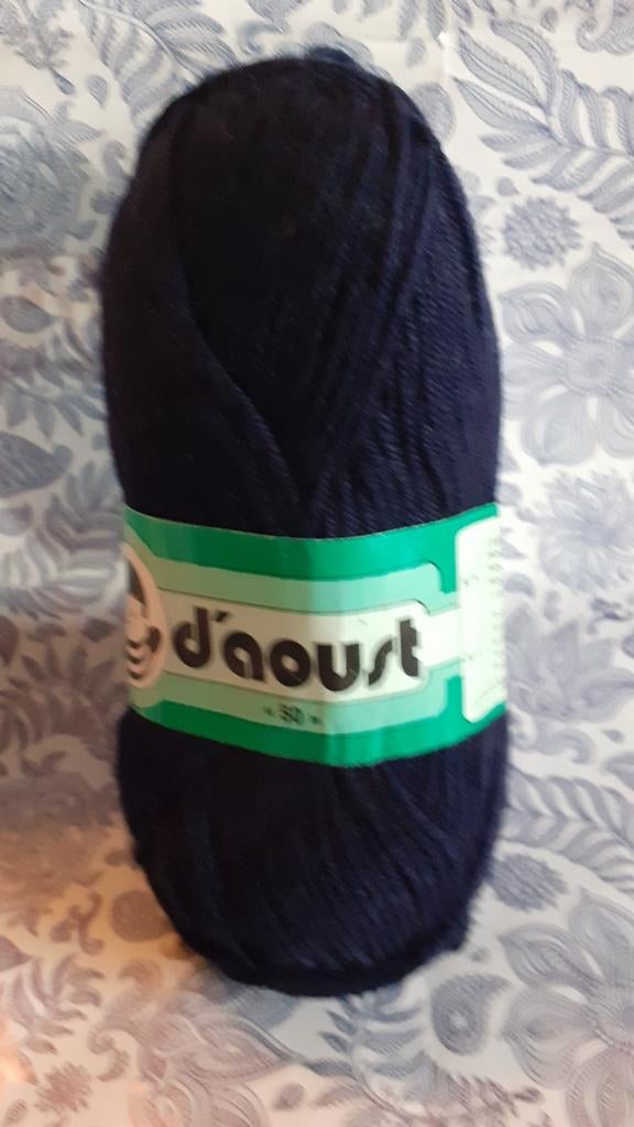 Pelotes de laine bleu marine de 50gr, Enlèvement ou Envoi, Neuf, Aiguille