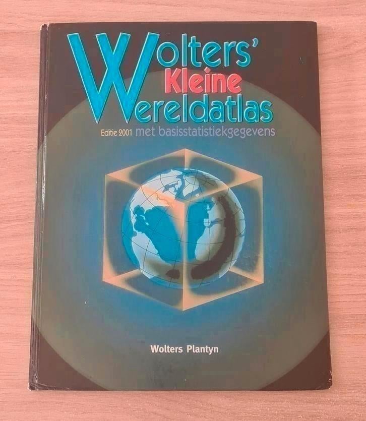 Wolters' Kleine Wereldatlas, 2001, met steekkaart klimaten, Boeken, Gelezen, Overige atlassen, 2000 tot heden, Ophalen of Verzenden