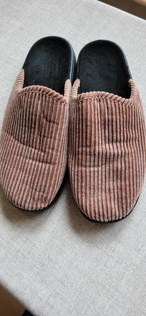 Pantoffels heren maat 41 BRUIN FLUWEEL (bijna nieuw), Kleding | Heren, Schoenen, Bruin, Ophalen of Verzenden, Zo goed als nieuw