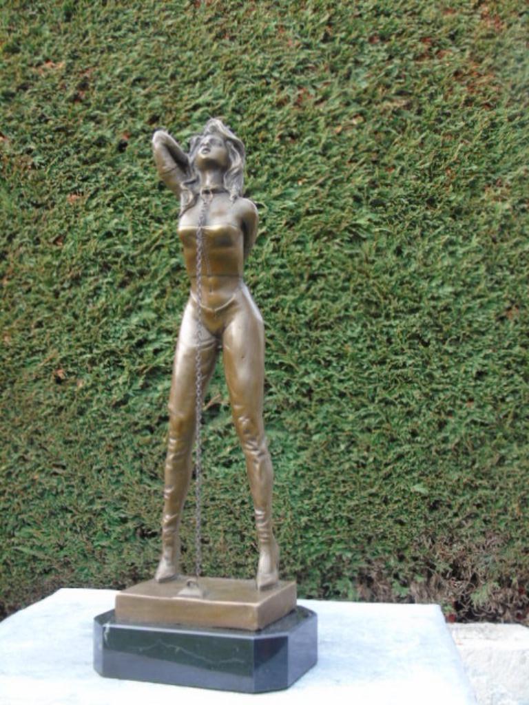 onderdanige vrouw gebonden, geketend, brons gesigneerd, NICK, Antiek en Kunst, Antiek | Brons en Koper, Ophalen, Brons