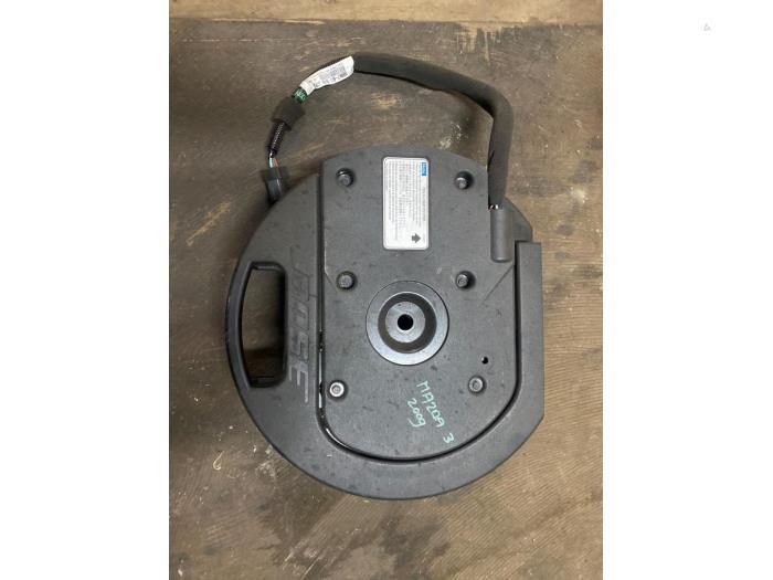 Caisson de graves d'un Mazda 3., Enlèvement ou Envoi, 3 mois de garantie, Utilisé, Mazda