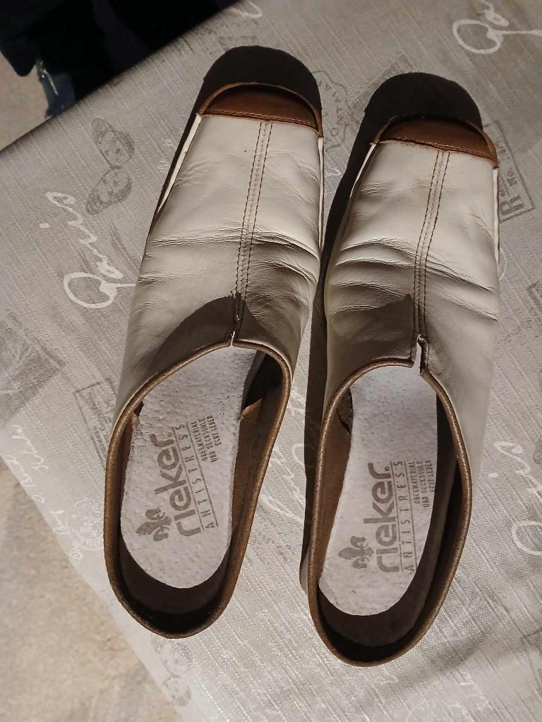 Schoenen - aanstekers, Kleding | Dames, Schoenen, Ophalen, Zo goed als nieuw, Instappers, Beige