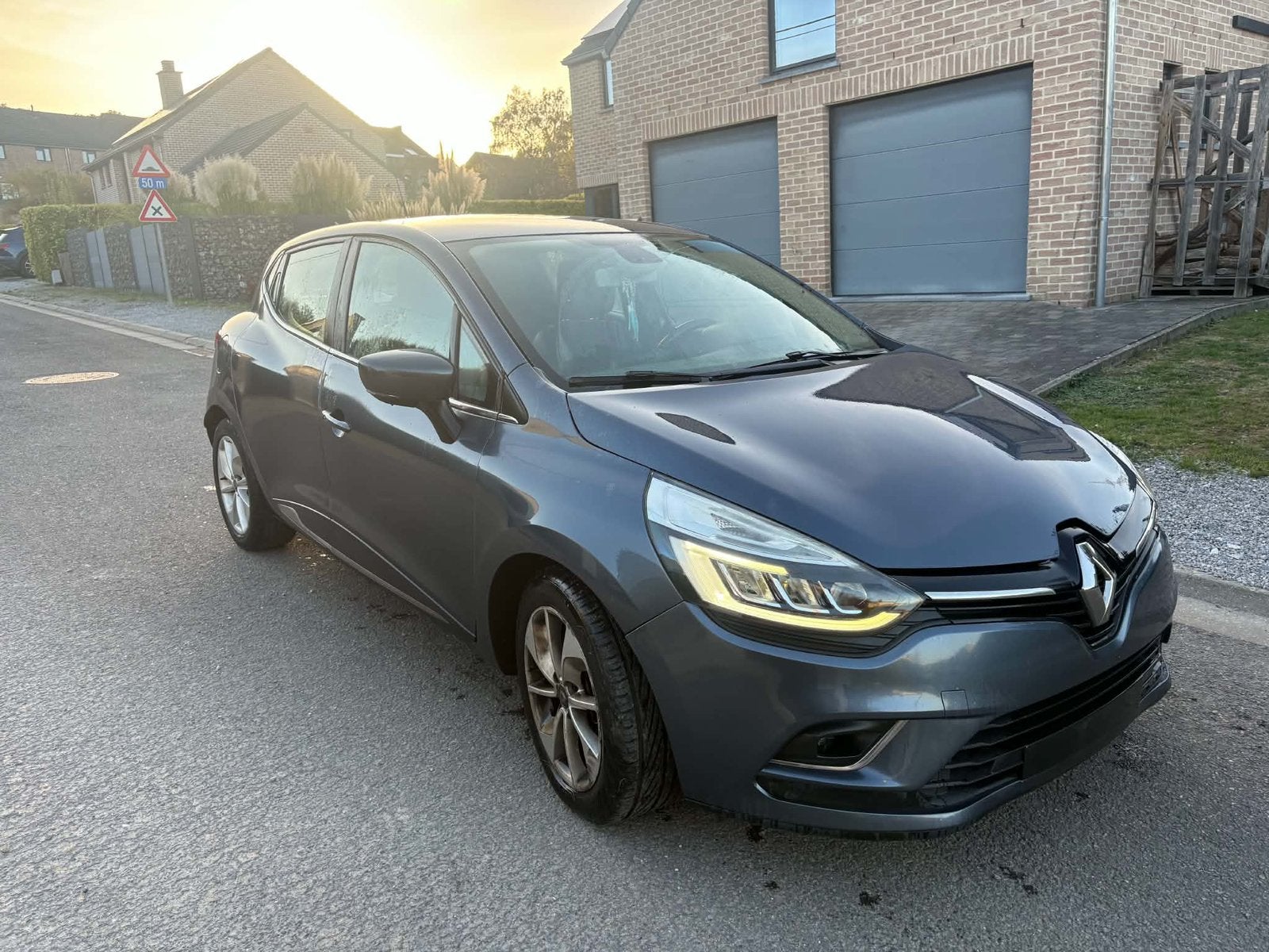 Renault clio  2016 essence boite auto pret a immatriculer, Auto's, Automaat, Leder en Stof, 5 deurs, Particulier
