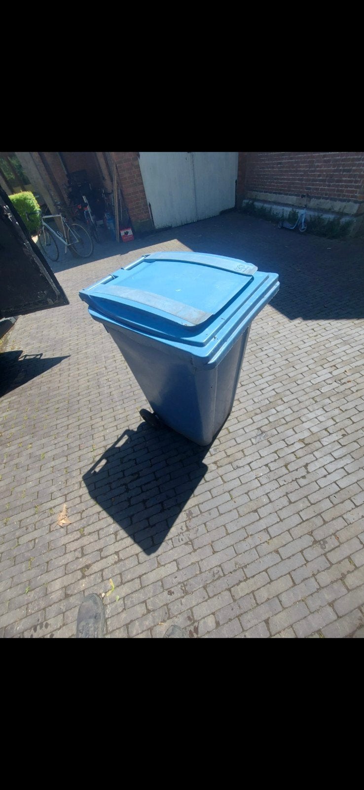blauwe vuilbak 240l, Ophalen