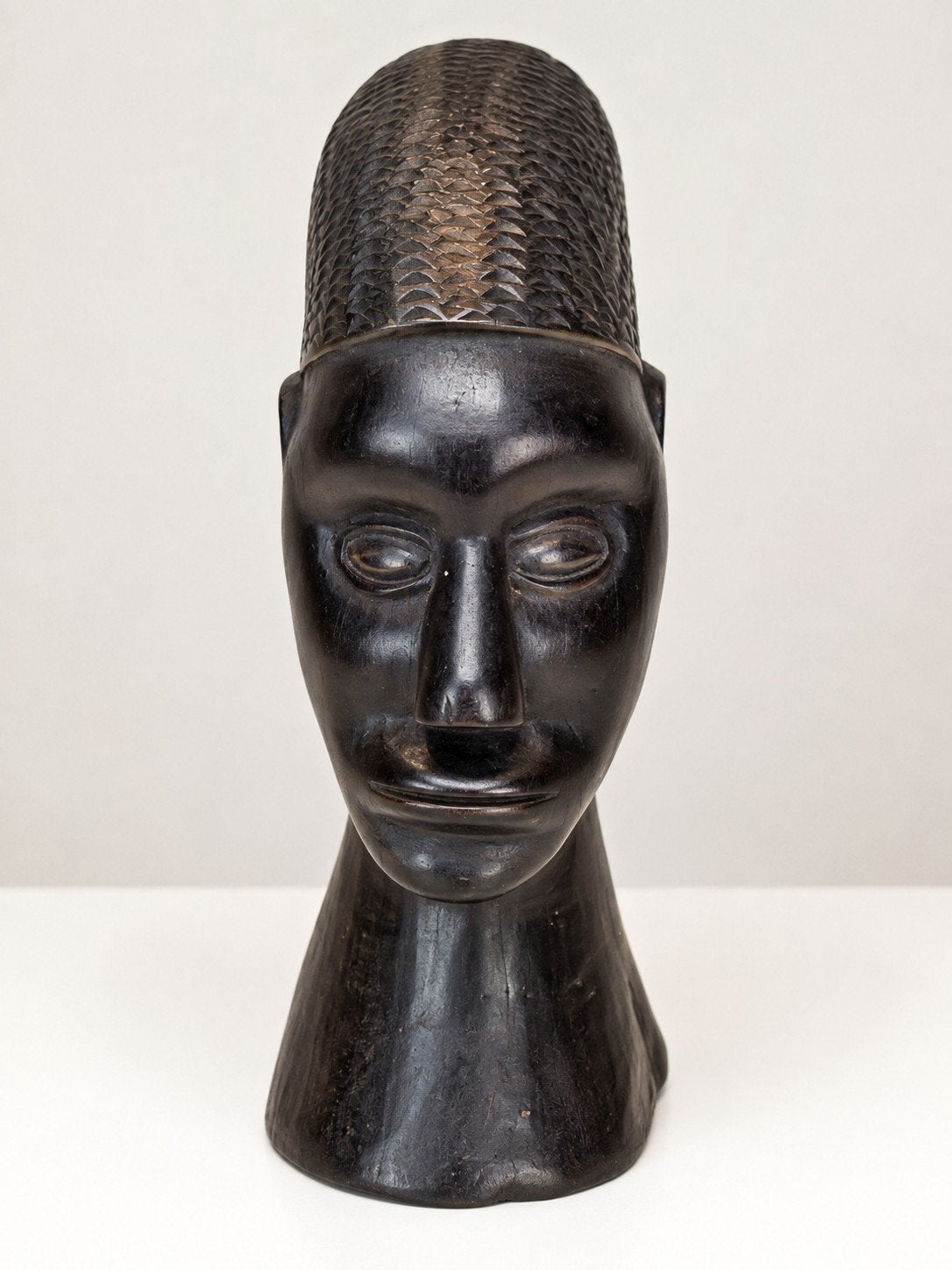 Afrikaans houten hoofdbeeld – handgesneden sculptuur – vinta, Hout, Afrika, Handgemaakt, 17 cm