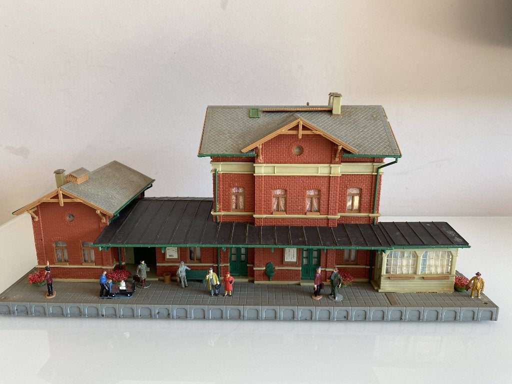 HO Kibri 39368 station Eschbronn (829), Hobby & Loisirs créatifs, Trains miniatures | HO, Autres marques, Enlèvement ou Envoi