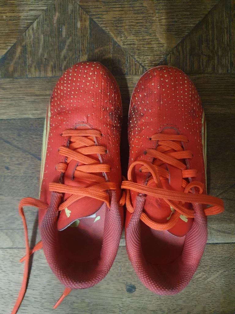 Chaussures de foot à crampons p. 28, Ophalen, Schoenen
