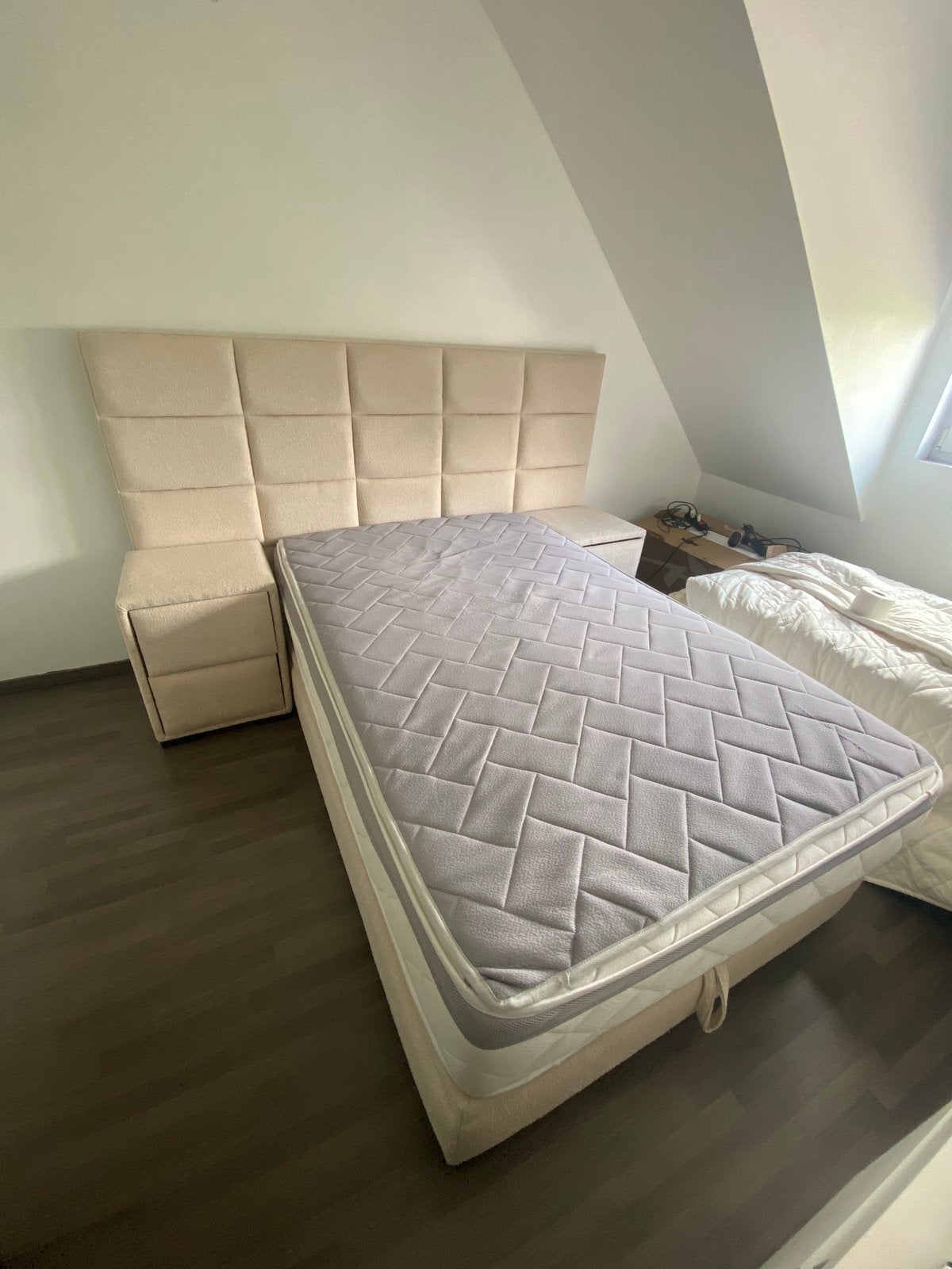Boxspring met 2 Nachtkasten en Opslagplaats, Ophalen, Crème, 190 cm of minder, Zo goed als nieuw