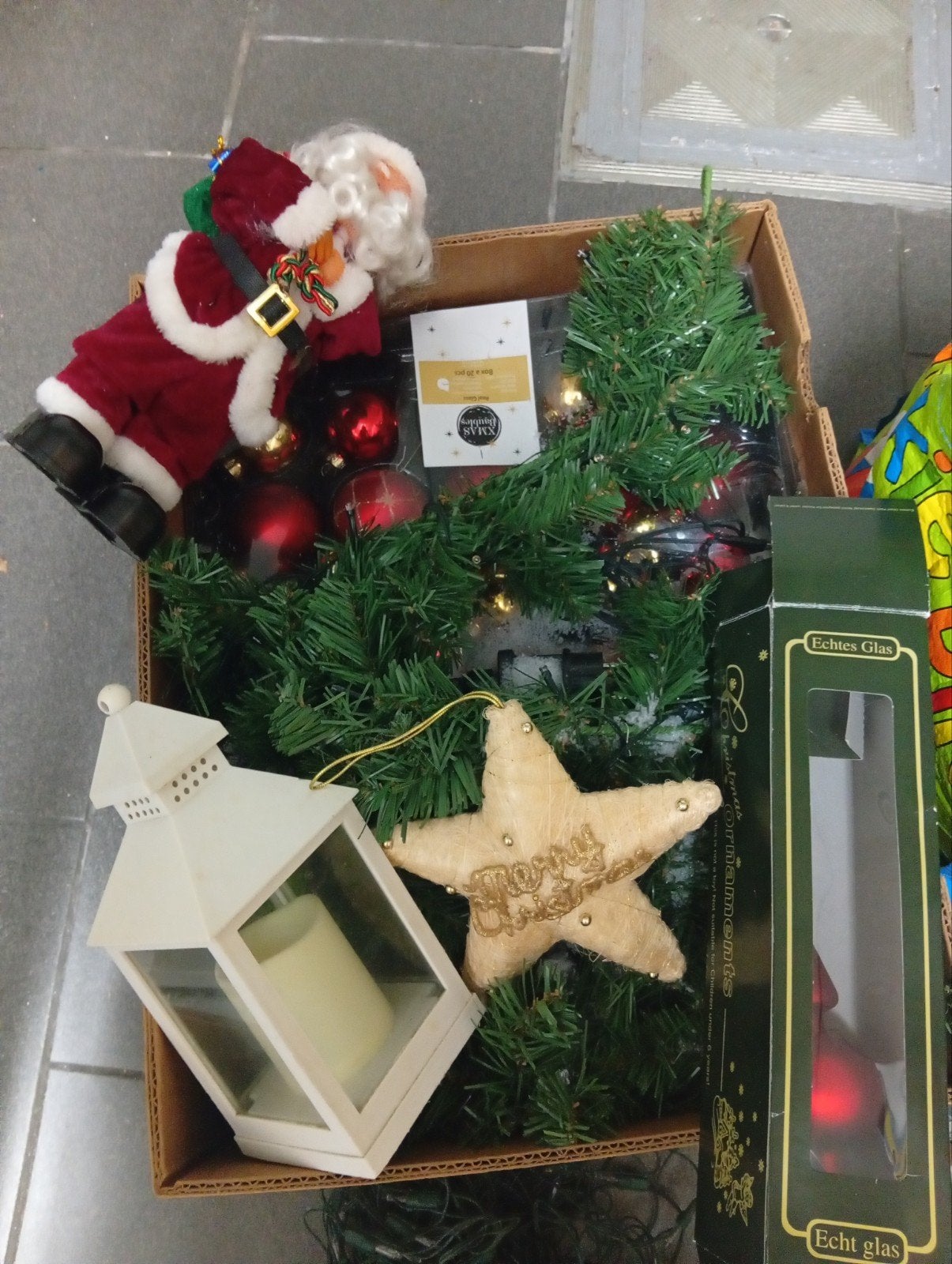 doos ouderwets kerstgerief, Ophalen