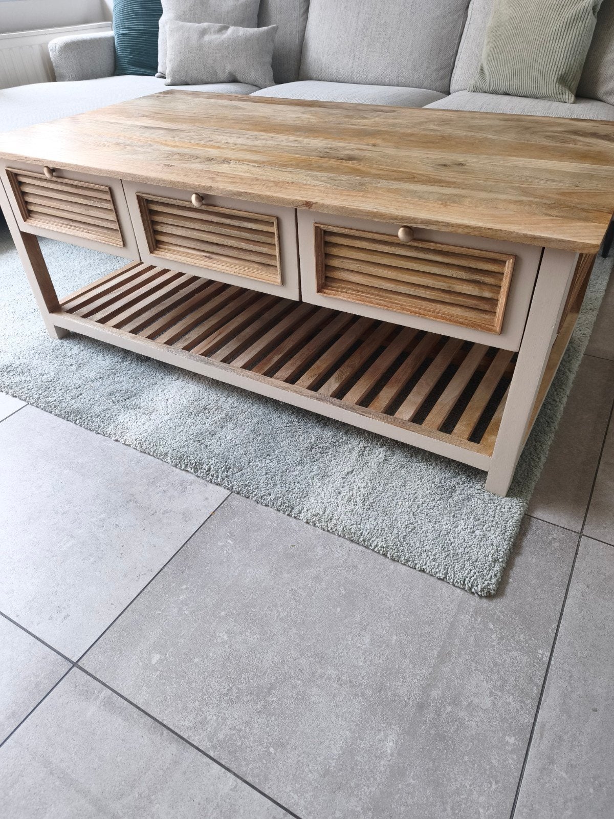 salontafel van massief hout, Huis en Inrichting, Kasten | Schoenenrekken, Ophalen of Verzenden