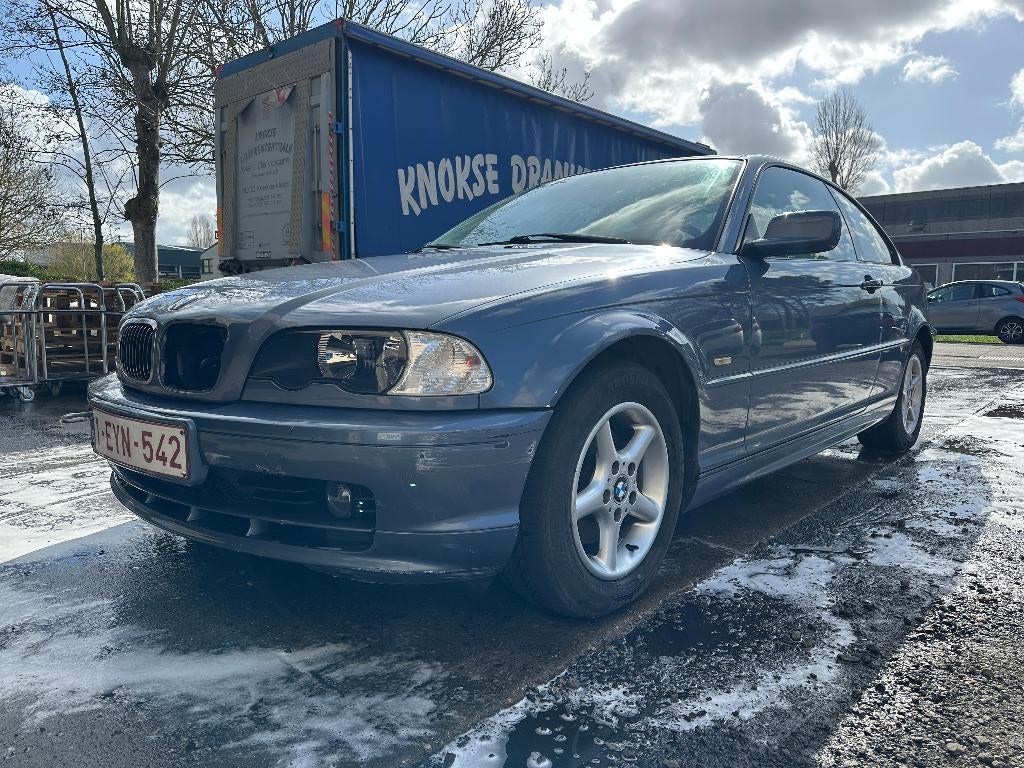 BMW 318CI 2.0 Benzine 2002 motorschade, Auto's, 100 kW, 1995 cc, Zwart, 4 cilinders