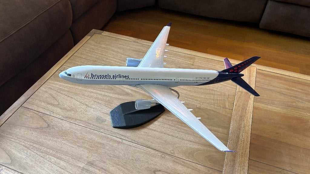 Maquette grand format Brussels Airlines - A330 avion à pied, Plastique, Moderne, Comme neuf, Enlèvement