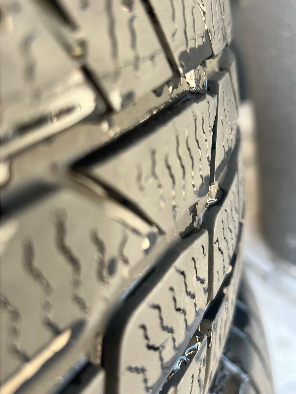 4 jantes Mercedes d’origine 17" + pneus hiver Continental, Pneus hiver, Enlèvement, Pneu(s), 17 pouces