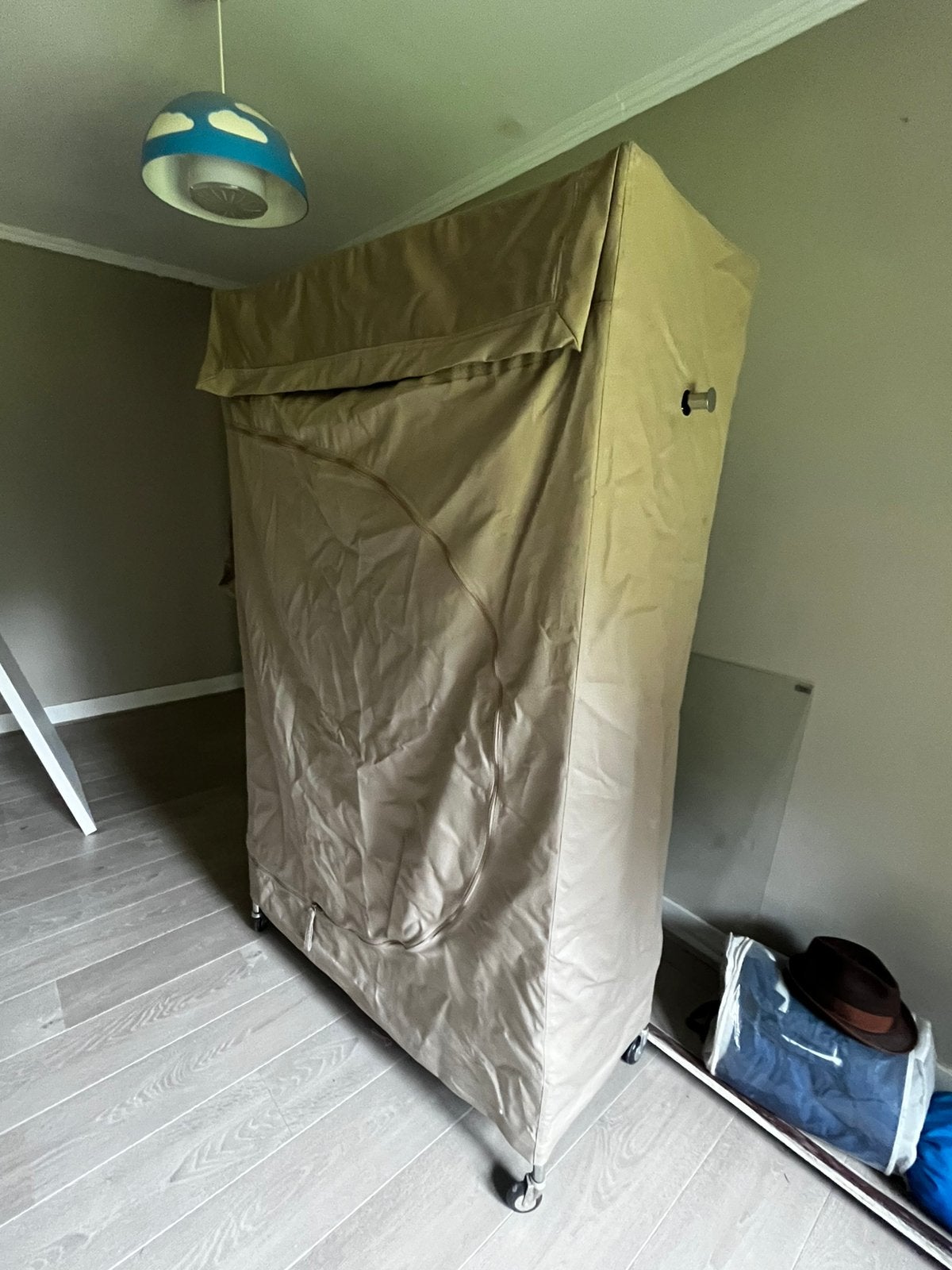 Porte vetements sur roulettes avec housse type « canevas », Enlèvement, Comme neuf