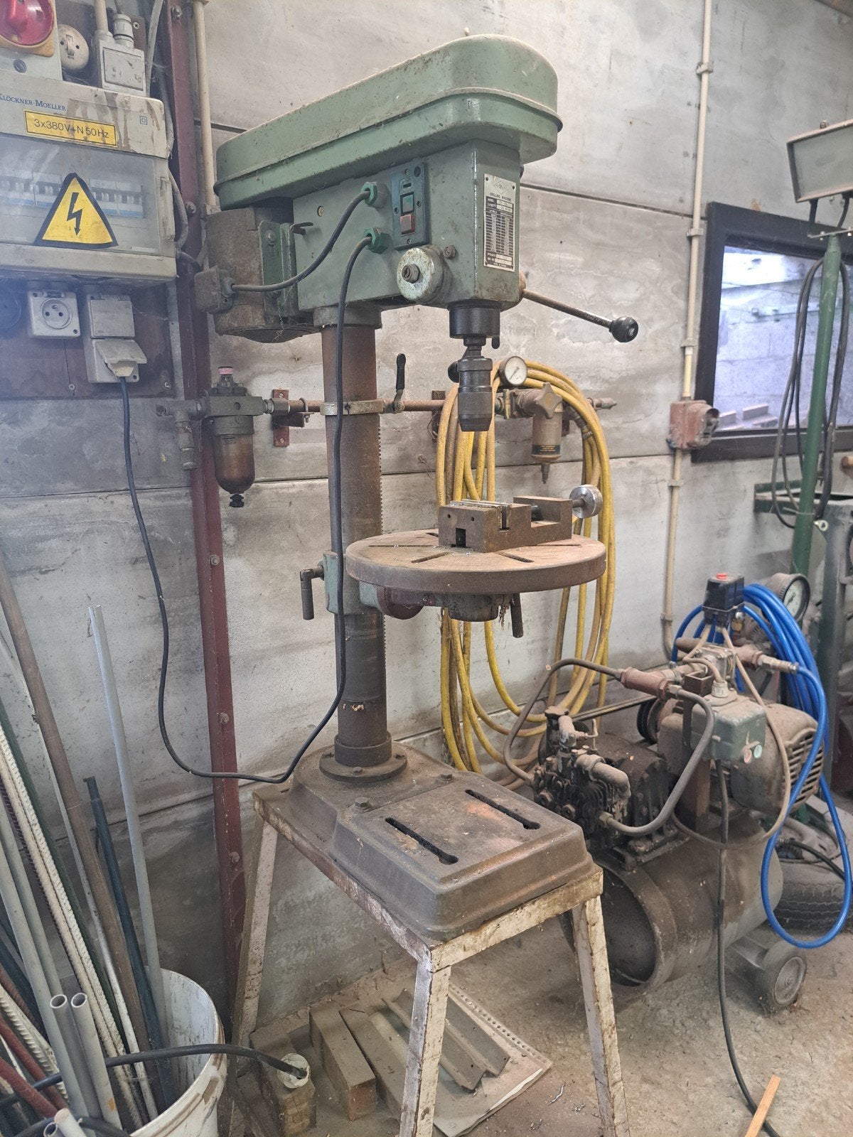 Kolomboormachine op metalen voet, 230v, Ophalen