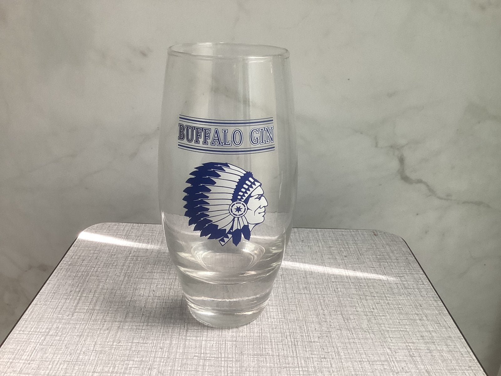 Glas Buffalo gin., Ophalen of Verzenden, Zo goed als nieuw