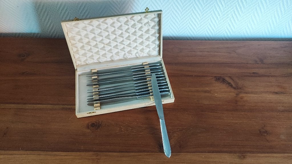 vintage messen in doosje 12 stuks prima staat, Antiek en Kunst, Antiek | Bestek, Ophalen of Verzenden