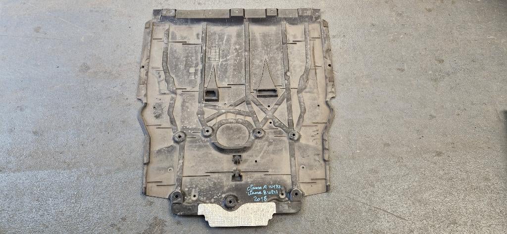 Cache sous moteur MERCEDES CLASSE A W177 CLASSE B W247 2018, Auto-onderdelen, Carrosserie, BMW, Voor, Ophalen