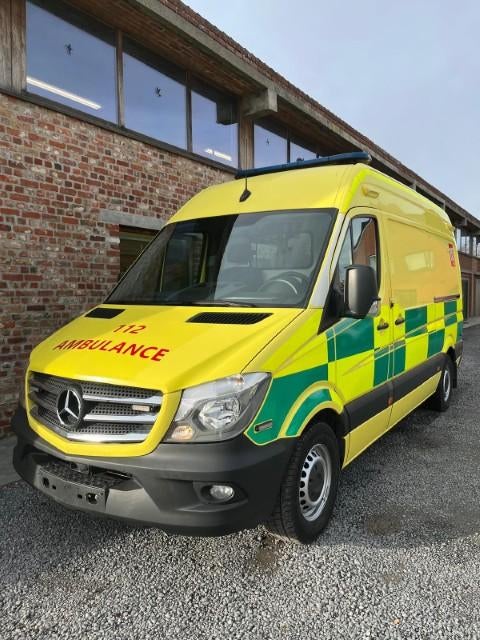Mercedes-Benz 316 CDI Diesel L2H2 Ambulance (bj 2018), Auto's, Gebruikt, Mercedes-Benz, Bedrijf, 2143 cc