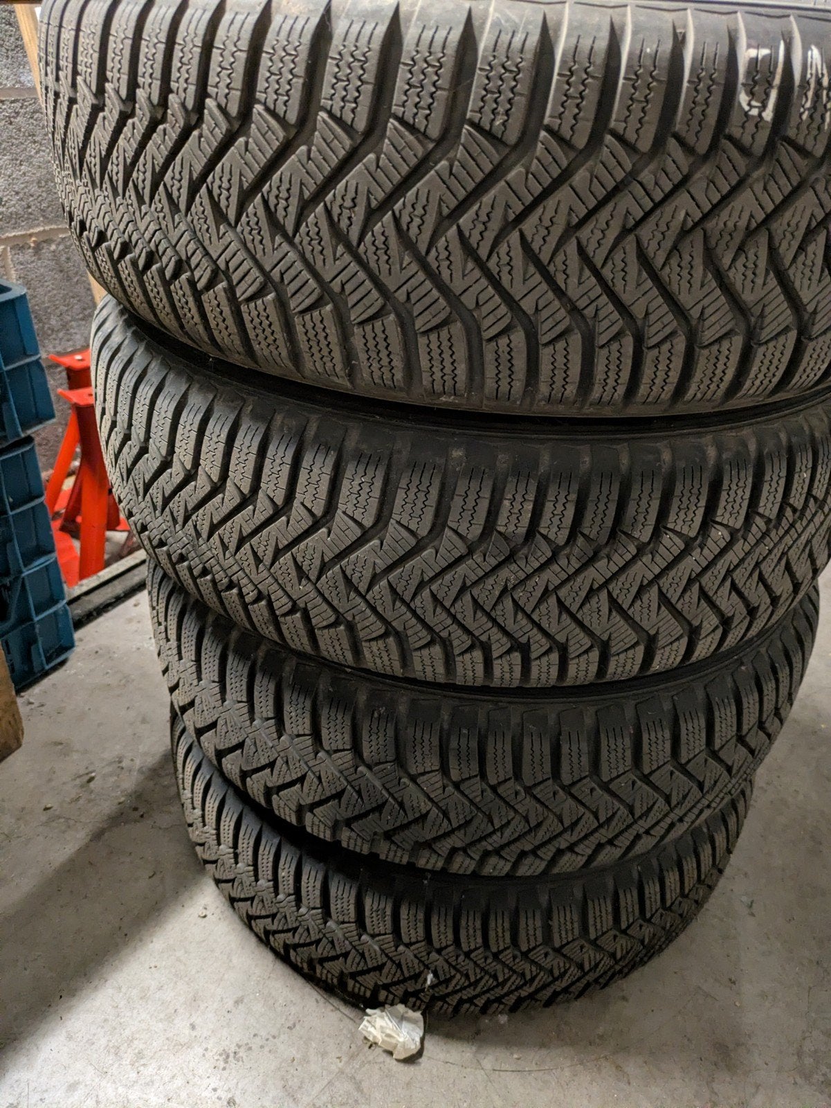 vend 4 jantes avec pneus hiver pour Toyota Yaris, Autos : Pièces & Accessoires, 15 pouces, Pneus hiver, Véhicule de tourisme, 185 mm