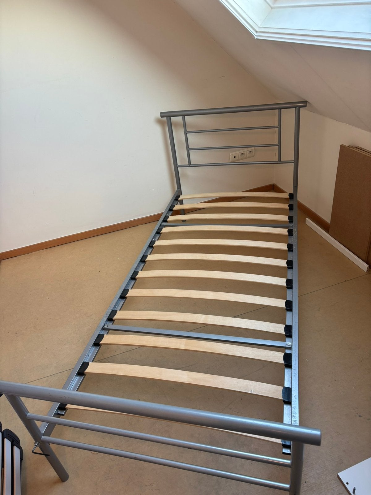 Eenpersoonsbed, Huis en Inrichting, Ophalen, Zo goed als nieuw