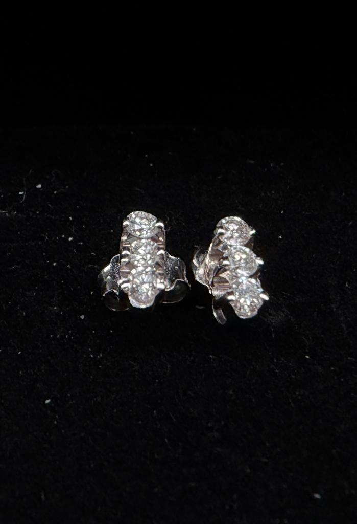 18-karaats witgouden en diamanten oorbellen, Handtassen en Accessoires, Oorbellen, Ophalen, Wit, Zo goed als nieuw, Met edelsteen