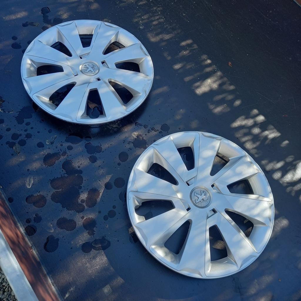 2 Originele wieldoppen peugeot 107, licht beschadigd, Ophalen