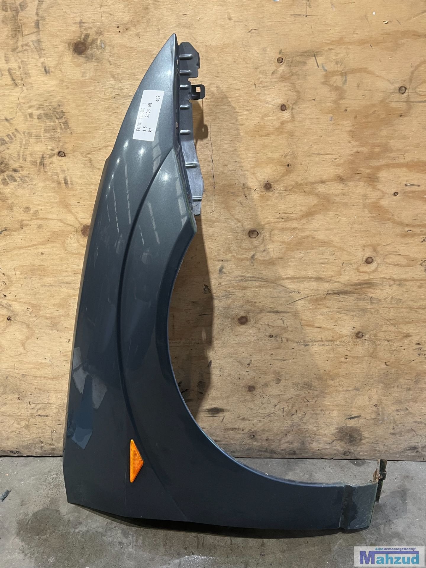 Aile avant droite grise K1 pour Ford Focus 1 (1998-2004), Info@ford.com, Ford Motor Company, American Road 1
48126  Dearborn, Ford