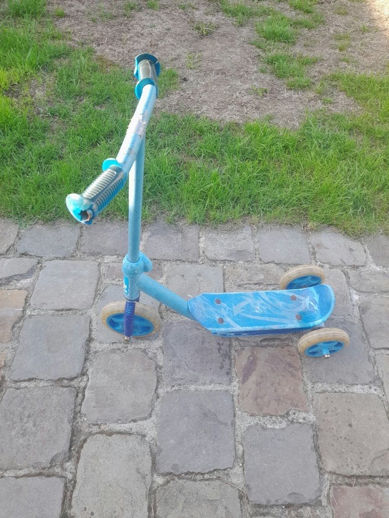 blauwe kinderstep, Fietsen en Brommers, Ophalen, Gebruikt