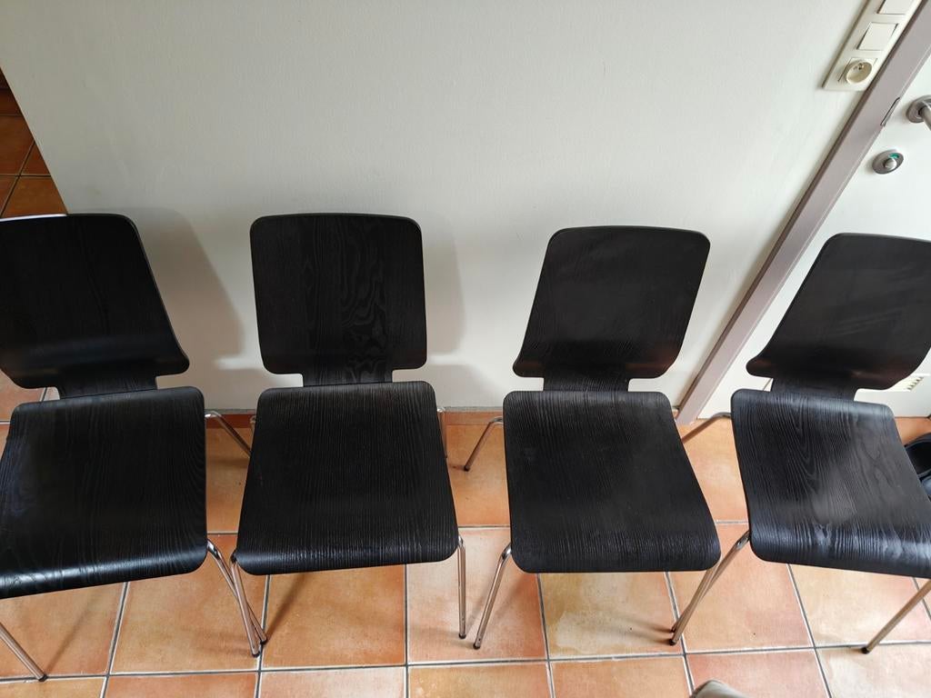 4 zwarte houten stoelen, Huis en Inrichting, Stoelen, Ophalen