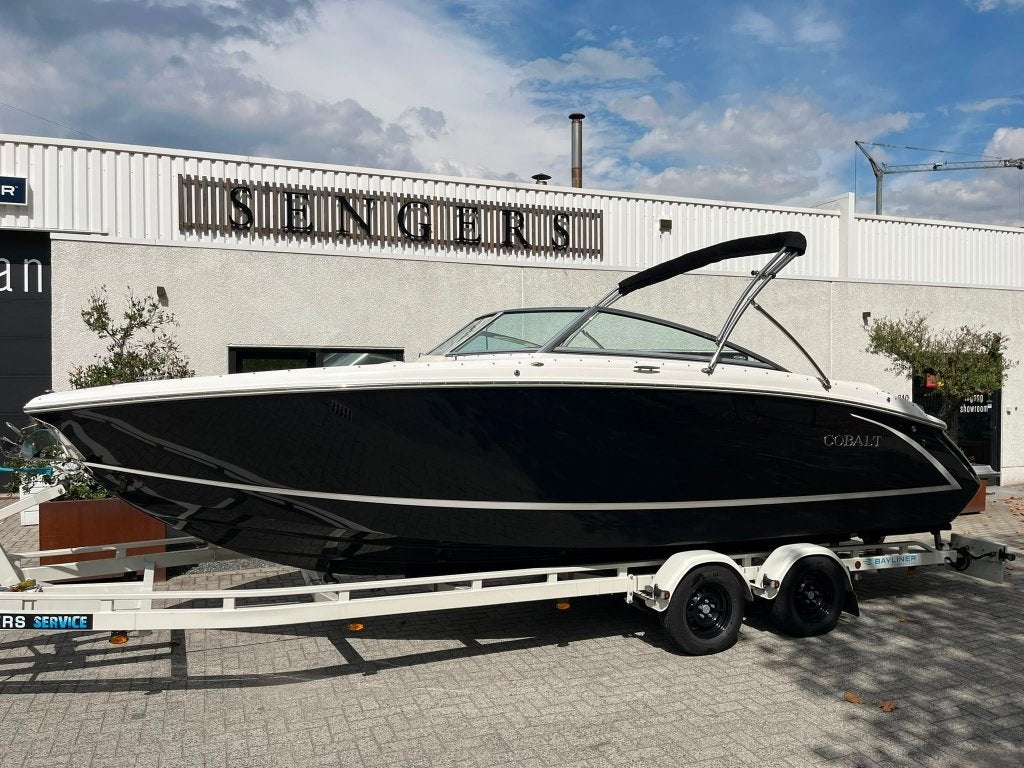 Cobalt R5 - in absolute nieuwstaat, Watersport en Boten, Motorboten en Motorjachten, Binnenboordmotor, Zo goed als nieuw, Polyester
